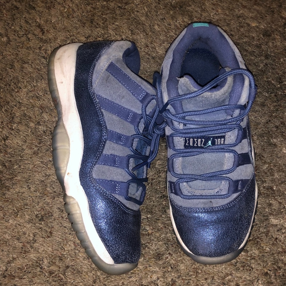 Jordan 11 low blue moon US size: 4 1/2